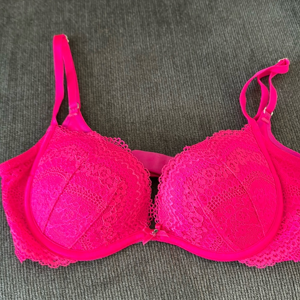 Victoria’s Secret push-up bra, size 32B